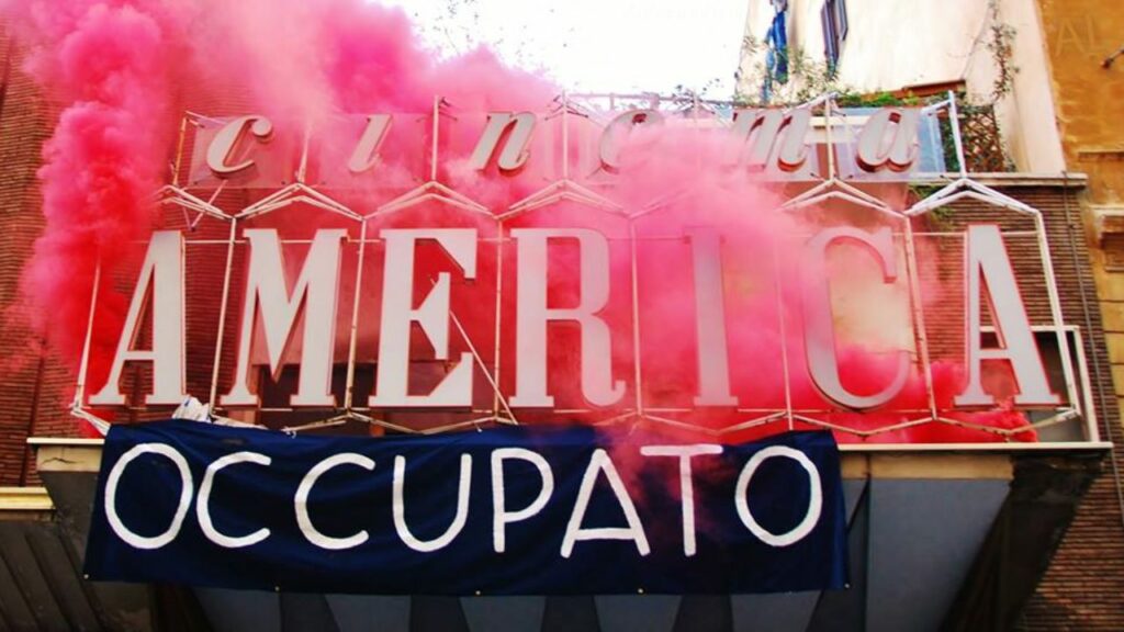 Chiude il Piccolo Cinema America - Il sindaco Marino abbandona i giovani